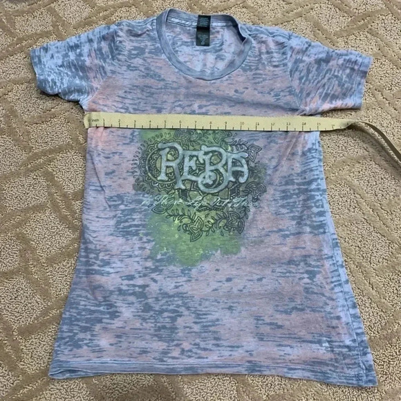 Reba McEntire Is There Life Concert T-Shirt - Picture 4 of 6